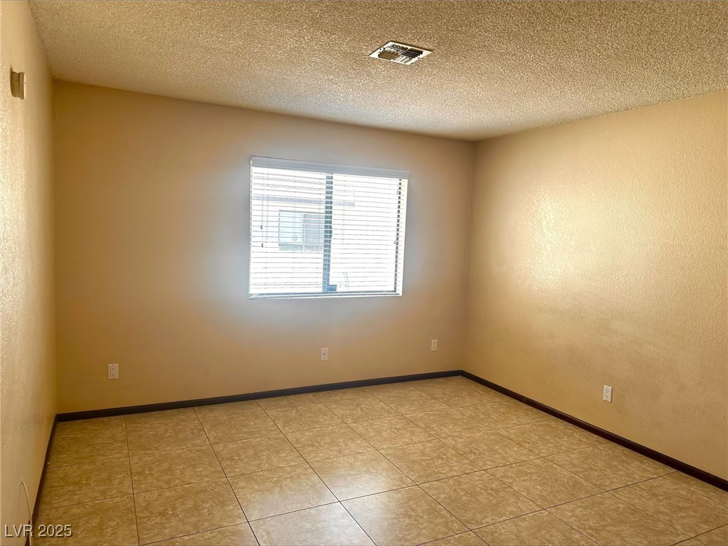 Las Vegas, Nevada 89146, United States, 2 Bedrooms Bedrooms, ,2 BathroomsBathrooms,Residential,Active,81131