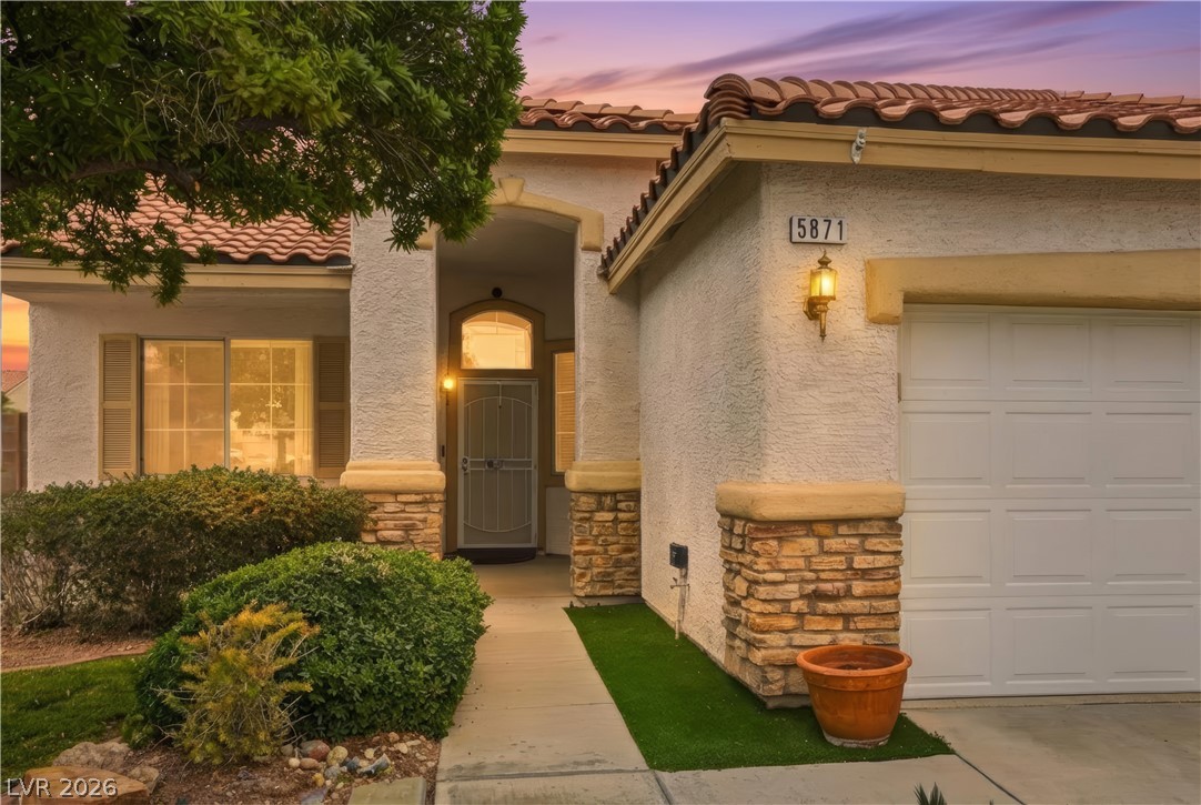 5871 Lost Valley Street