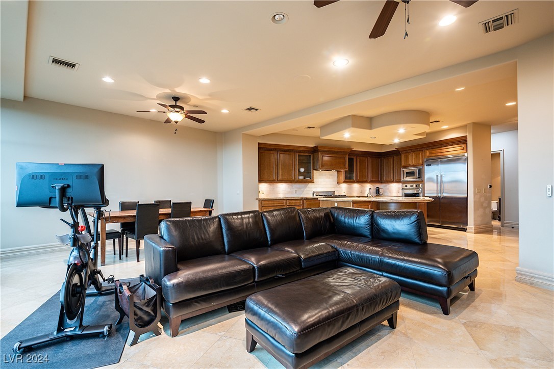 9101 Alta Drive 16