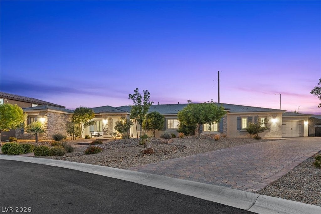 4967 Enchanted View Street