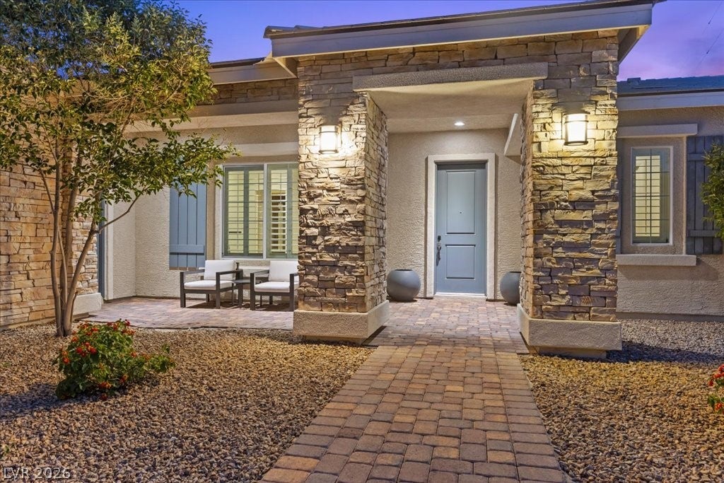 4967 Enchanted View Street