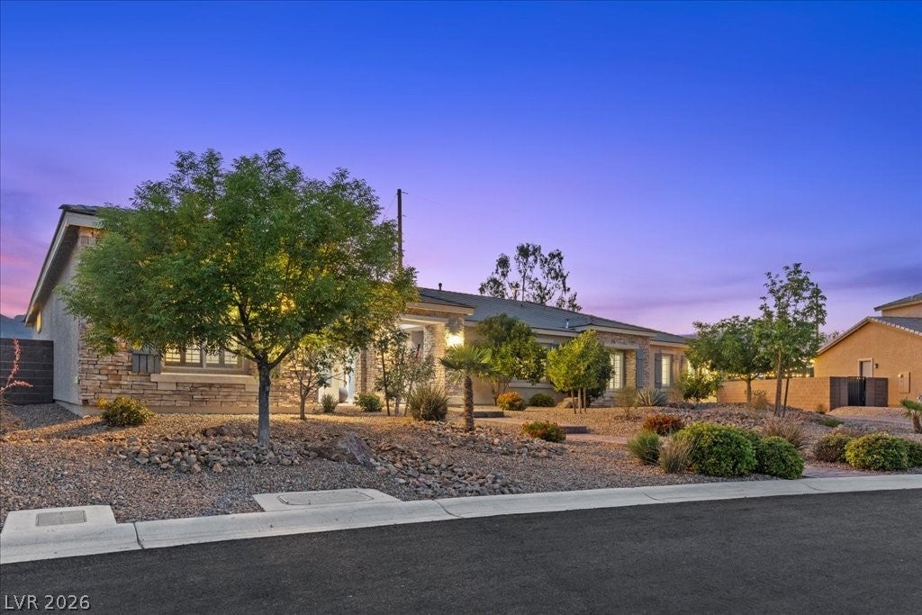 4967 Enchanted View Street