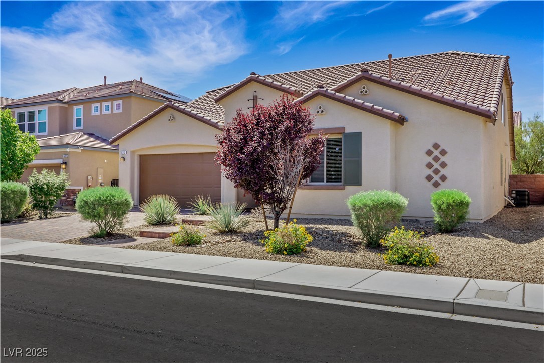 5713 Silver Cascade Avenue