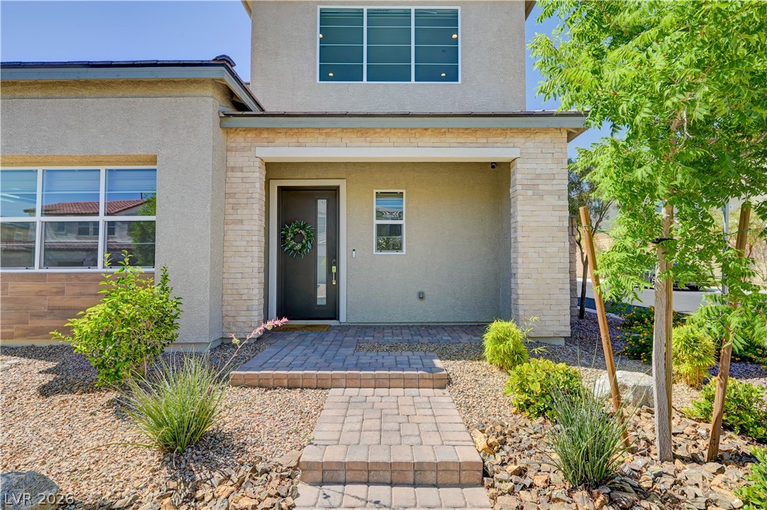 10143 Bismarck Palms Avenue