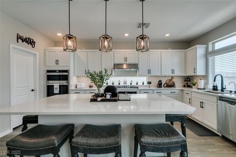 7077 Sunland Hills Avenue Las Vegas NV 89113