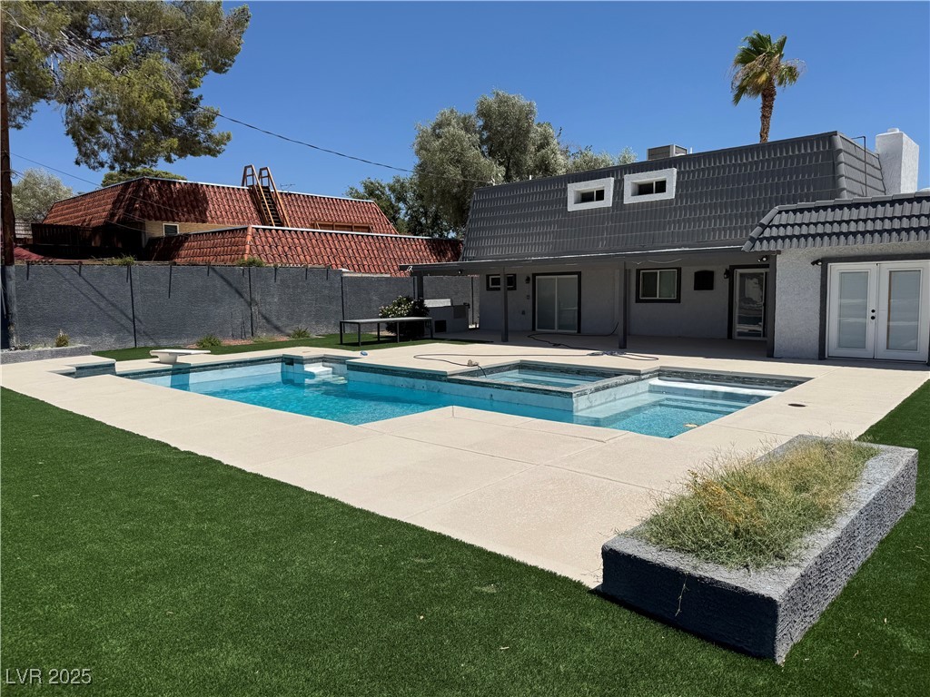 818 Lacy Lane