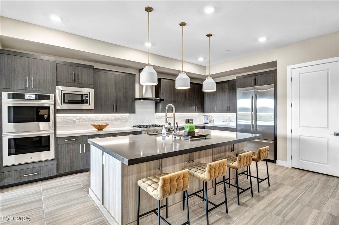 9141 Las Manaitas Avenue 202