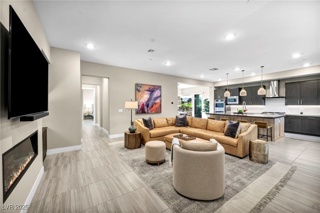 9141 Las Manaitas Avenue 202