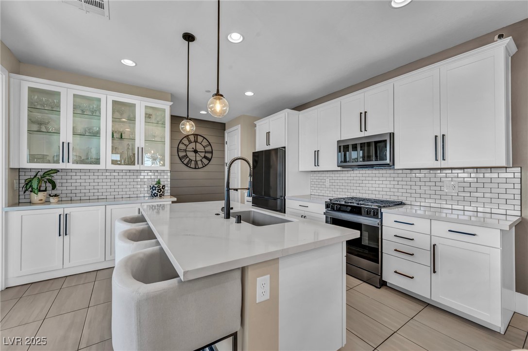 Properties 2 460 Pear Lake Street