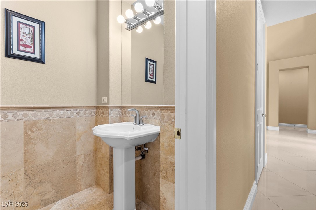 Las Vegas, Nevada 89141, United States, 5 Bedrooms Bedrooms, ,6 BathroomsBathrooms,Residential,Active,90449