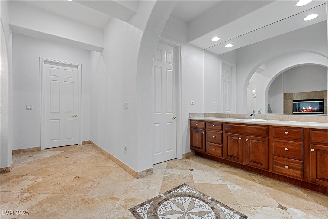 Las Vegas, Nevada 89141, United States, 5 Bedrooms Bedrooms, ,6 BathroomsBathrooms,Residential,Active,90449