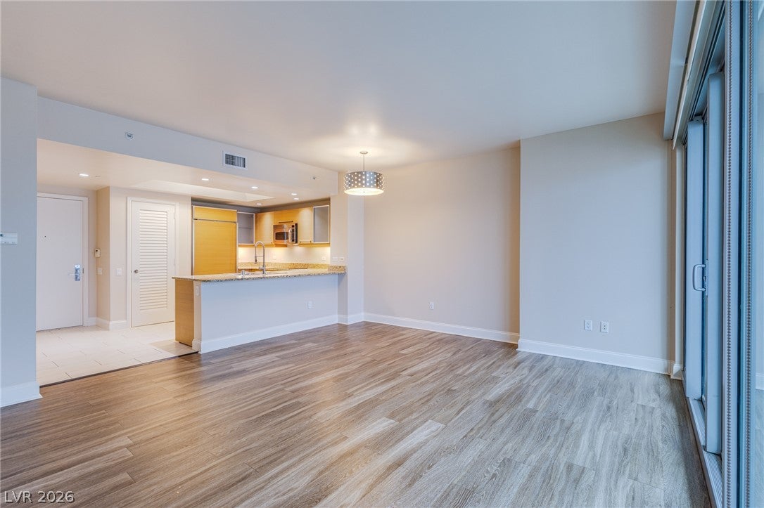 222 Karen Avenue 906