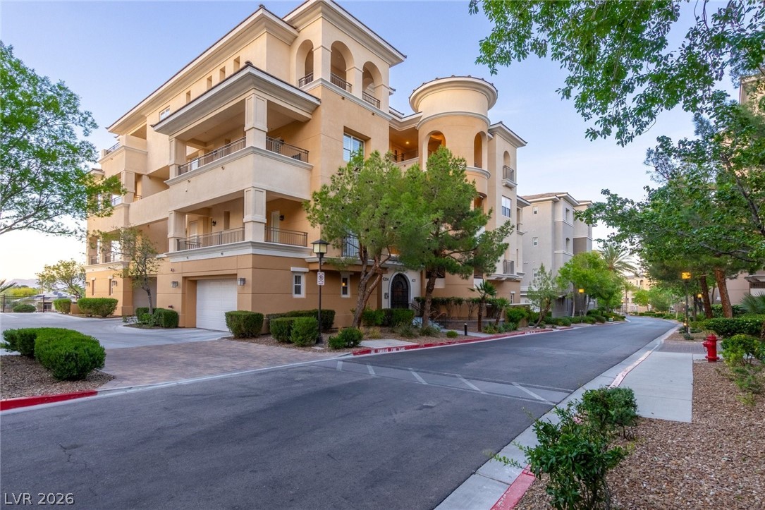 9204 Tesoras Drive 202