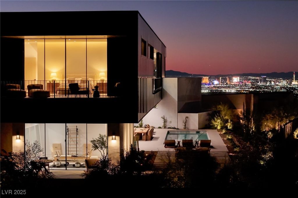 Photo of 11 Chisel Crest Court, Henderson, NV 89012 (MLS # 2726371)