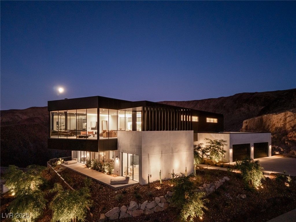 Photo of 11 Chisel Crest Court, Henderson, NV 89012 (MLS # 2726371)