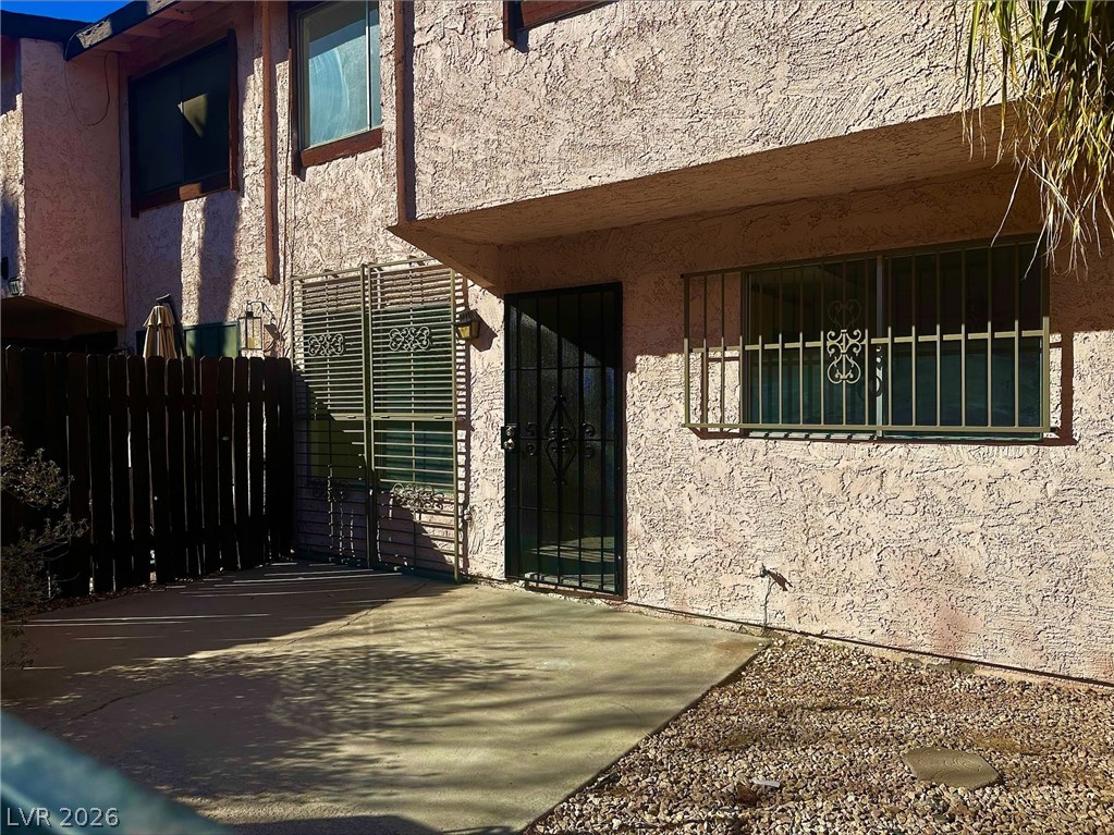 4338 Caliente Street 15