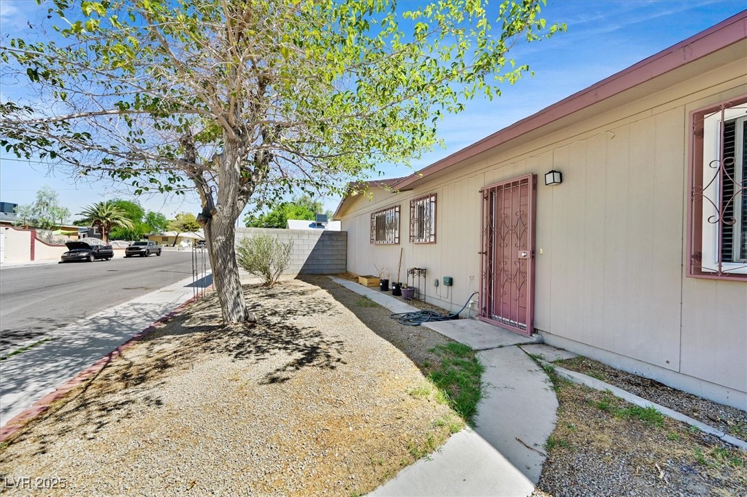 Las Vegas, Nevada 89107, United States, 4 Bedrooms Bedrooms, ,2 BathroomsBathrooms,Residential,Active,169555