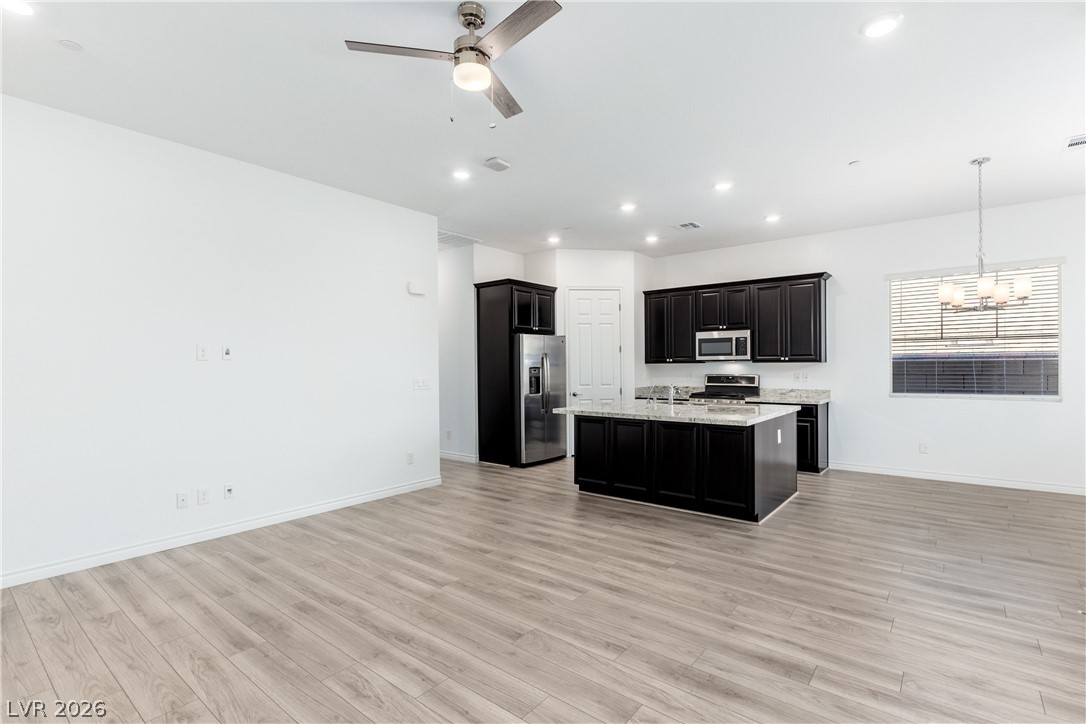 774 Iris Desert Street