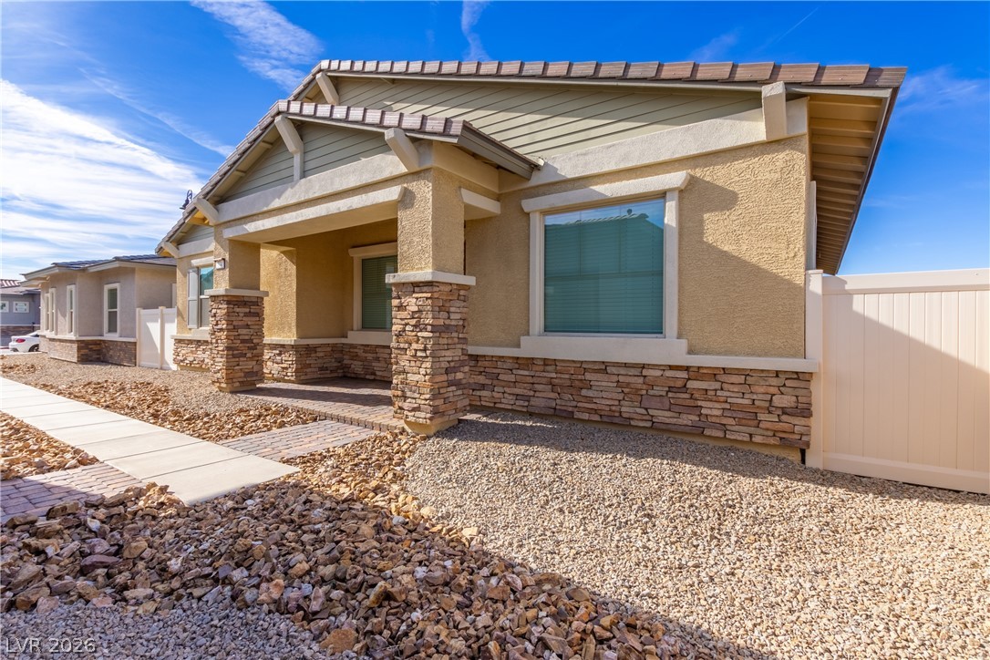 774 Iris Desert Street