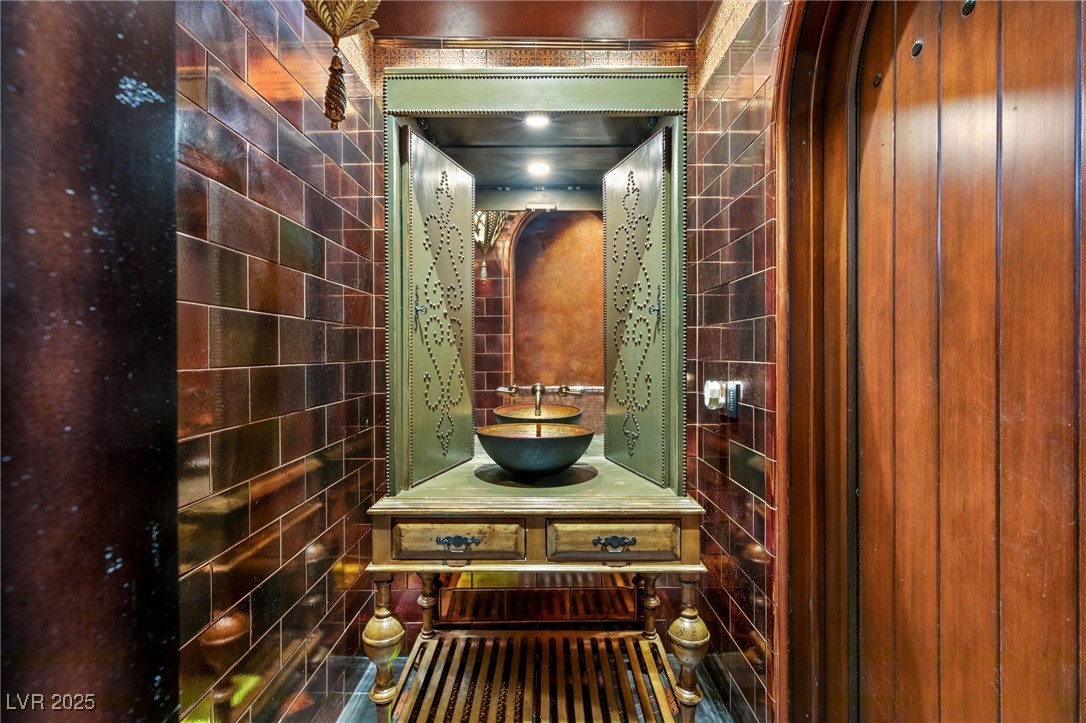 Las Vegas, Nevada 89118, United States, 7 Bedrooms Bedrooms, ,13 BathroomsBathrooms,Residential,Active,22582