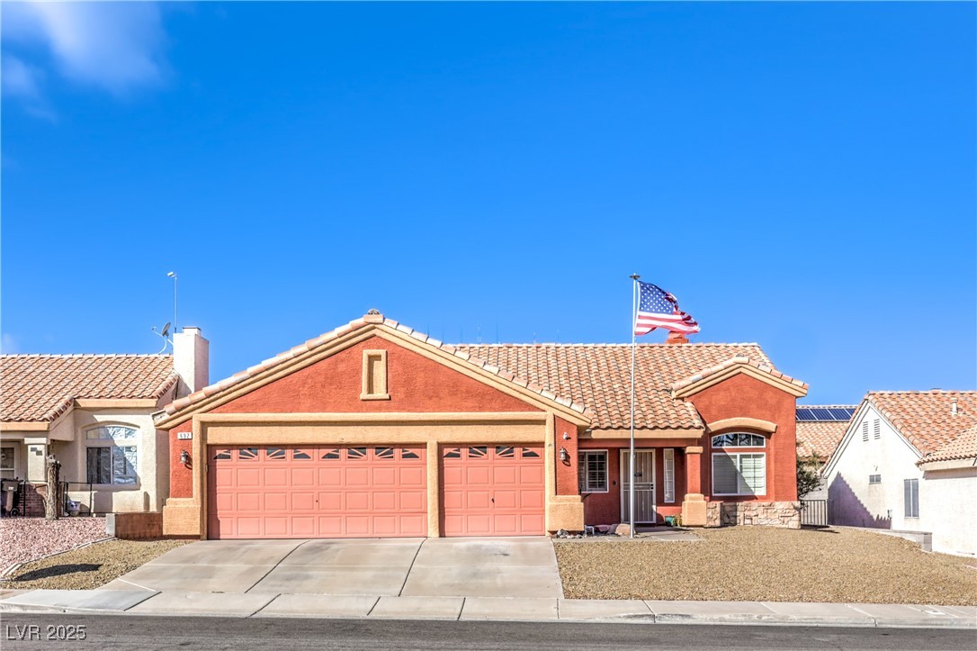 692 SKYLINE Road