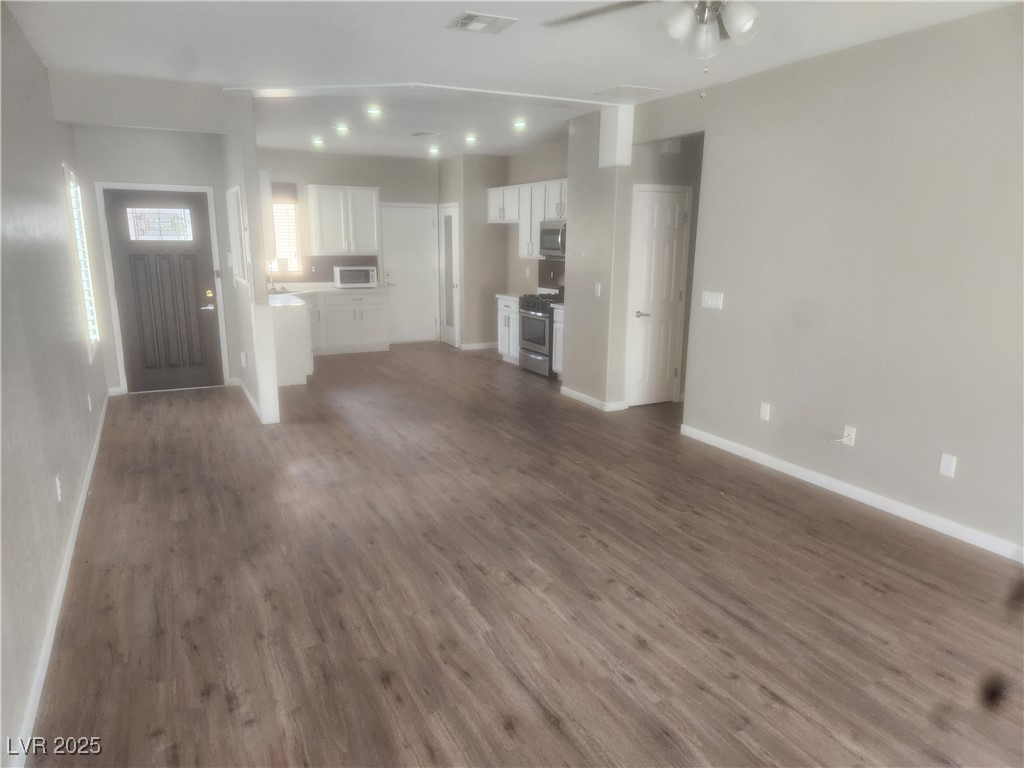 2704 Willow Wren Drive, North Las Vegas, Nevada image 8