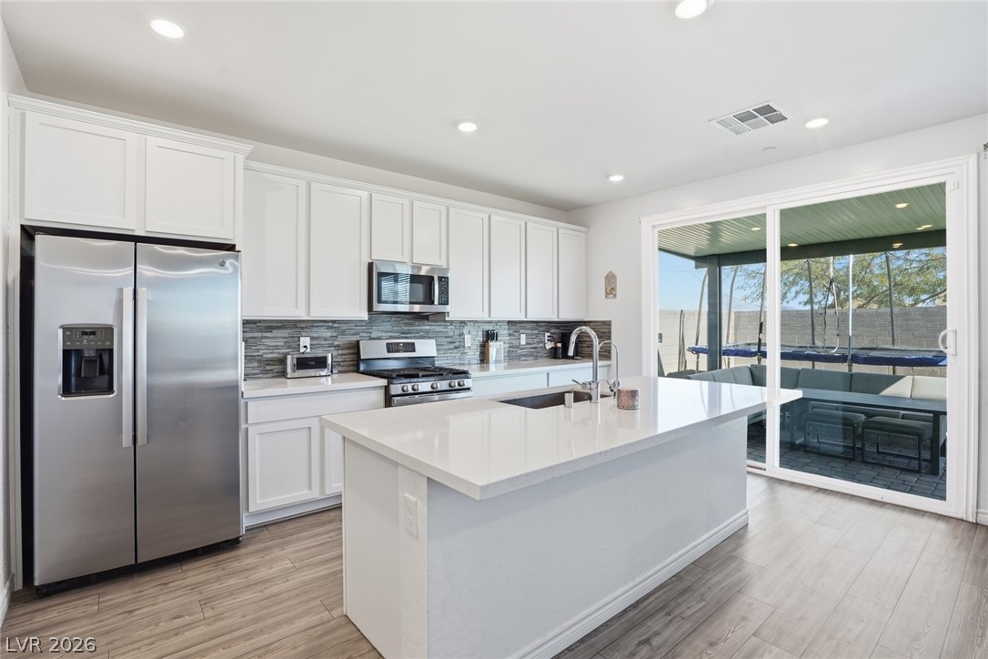 9876 Abel Cliff Street