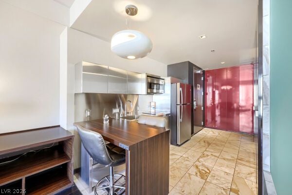 4381 W Flamingo Road 1816