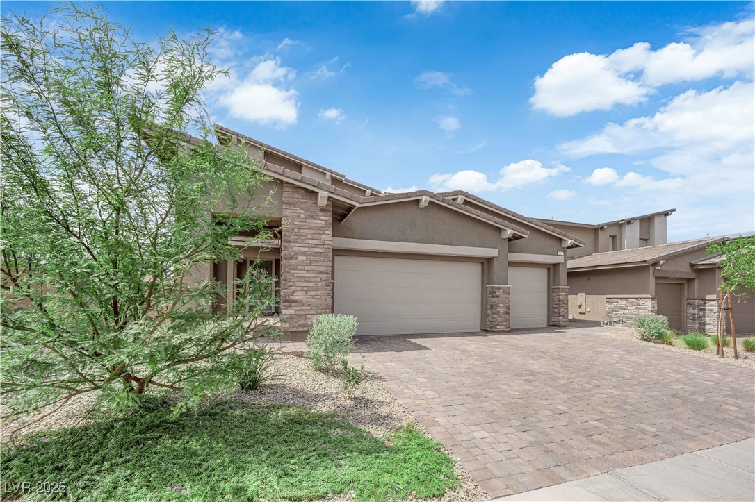 195 Vander Ridge Street