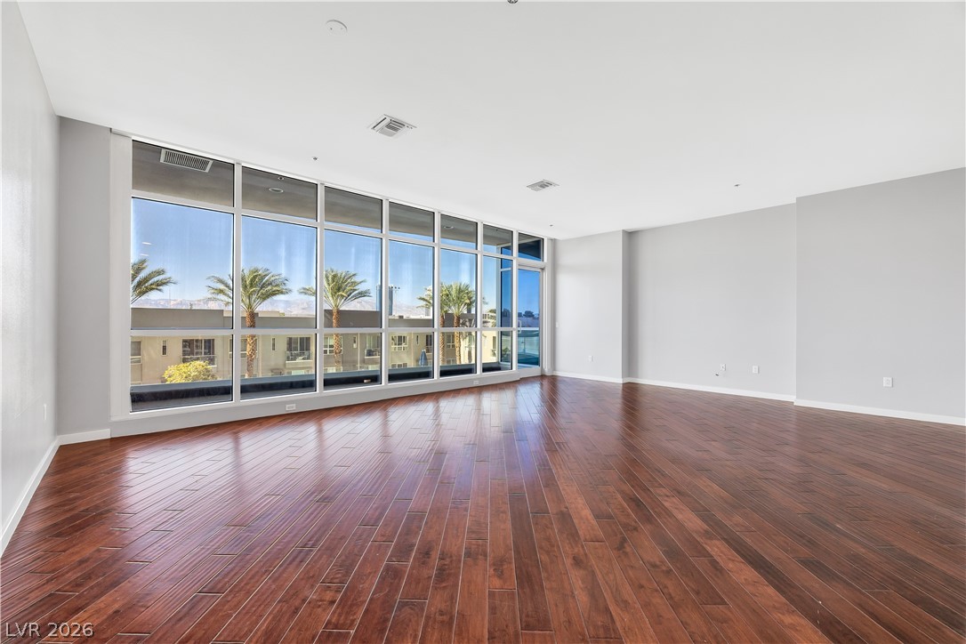 4575 DEAN MARTIN Drive 304