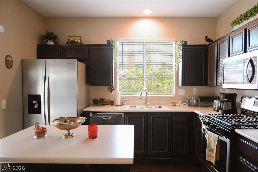 2047 Smoketree Village Circle