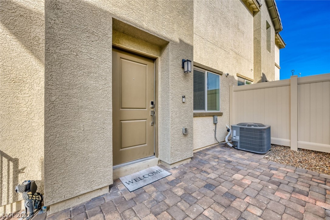 2758 Champagne Gold Avenue