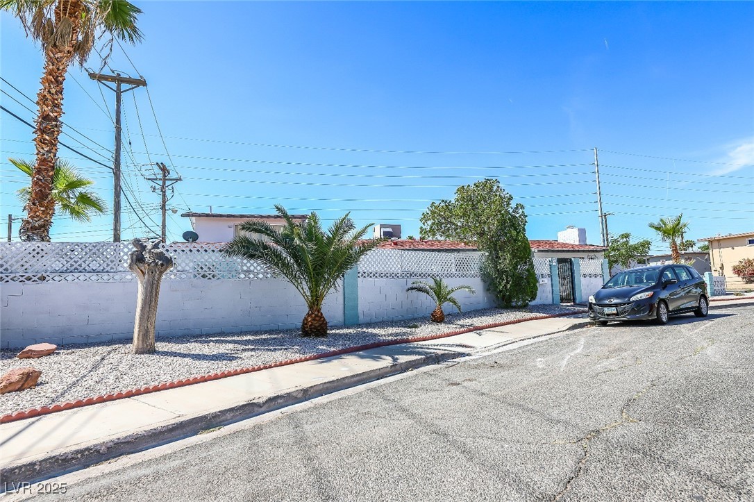 1521 Sombrero Drive, Las Vegas, Nevada image 2