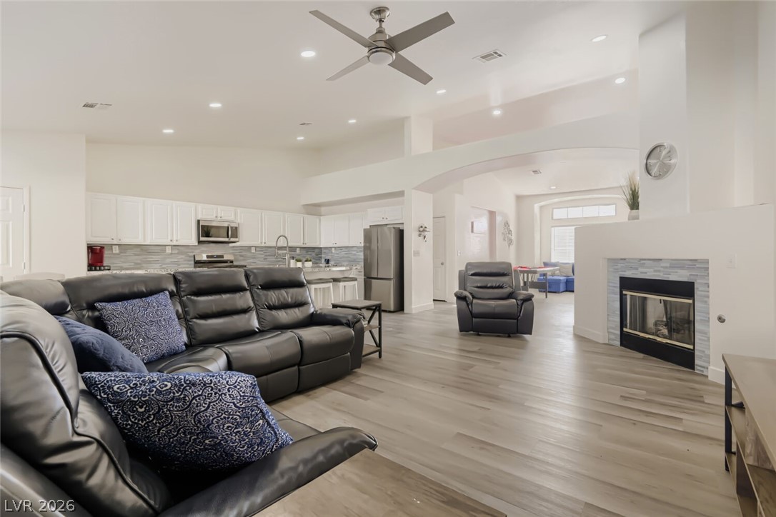 Properties 3 6324 Black Oaks Street