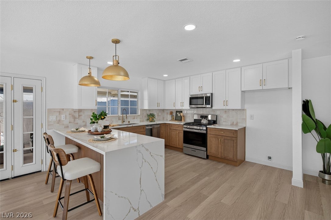 3939 Meadowglen Drive