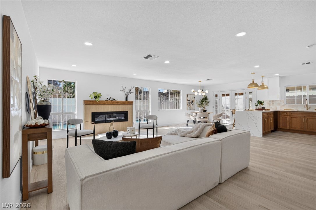 3939 Meadowglen Drive