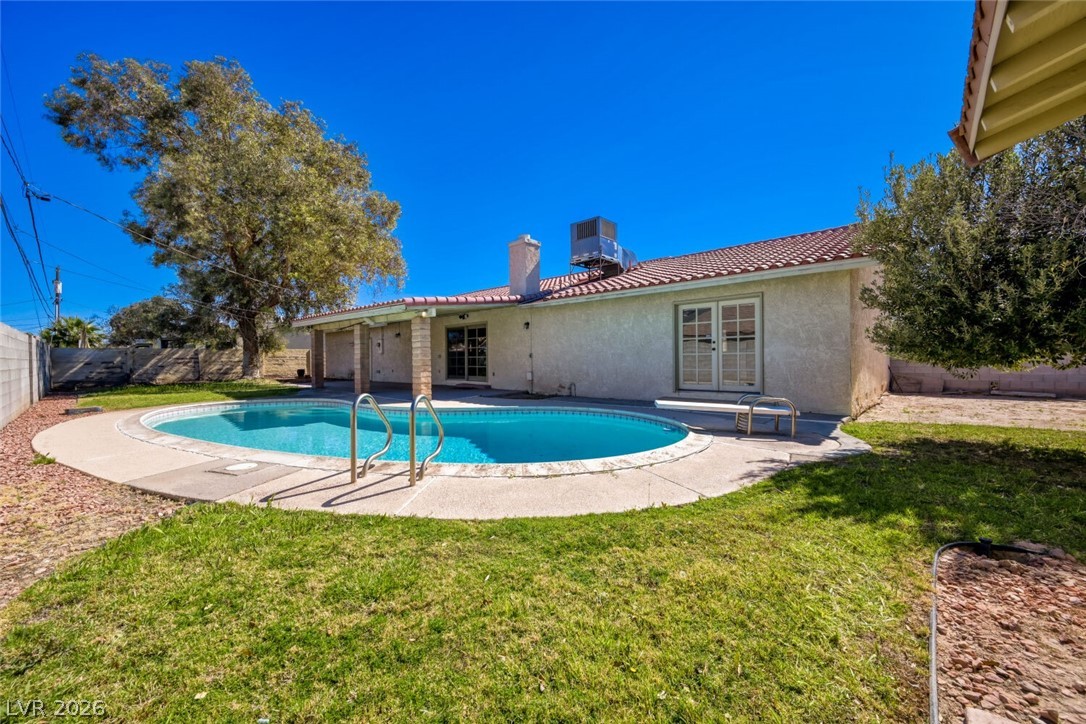 4324 E Saint Louis Avenue