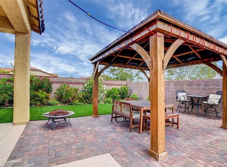 9405 Artesian Oak Court
