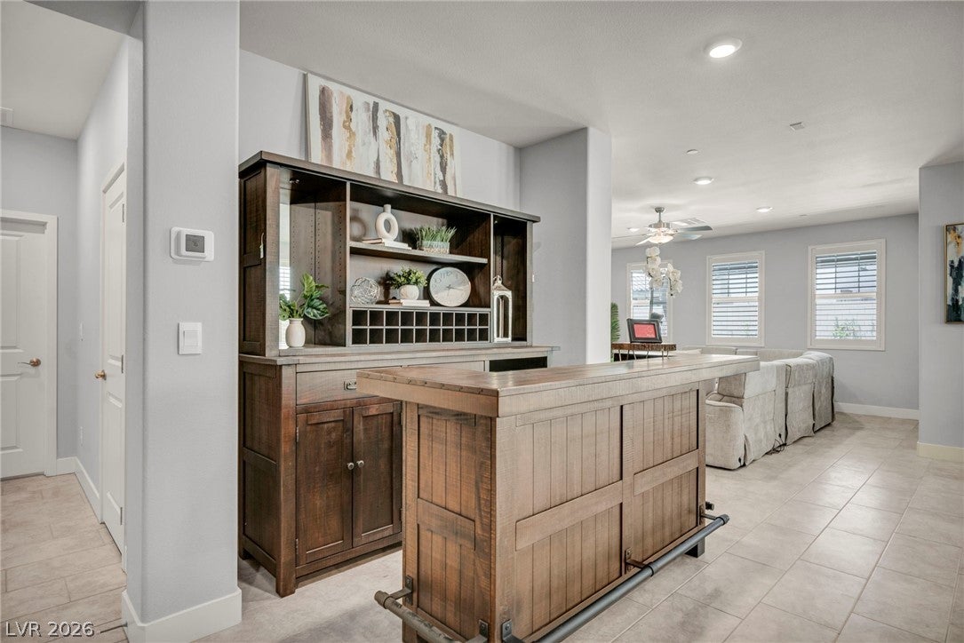 1137 Green Lovebird Street