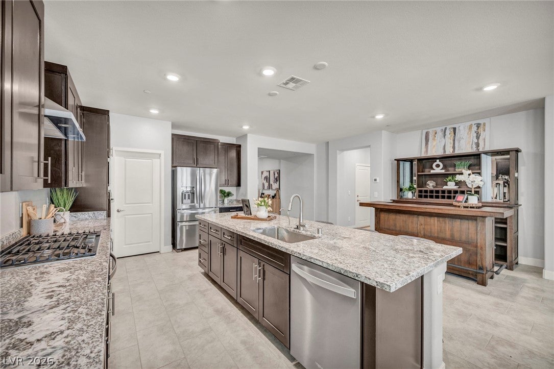 1137 Green Lovebird Street