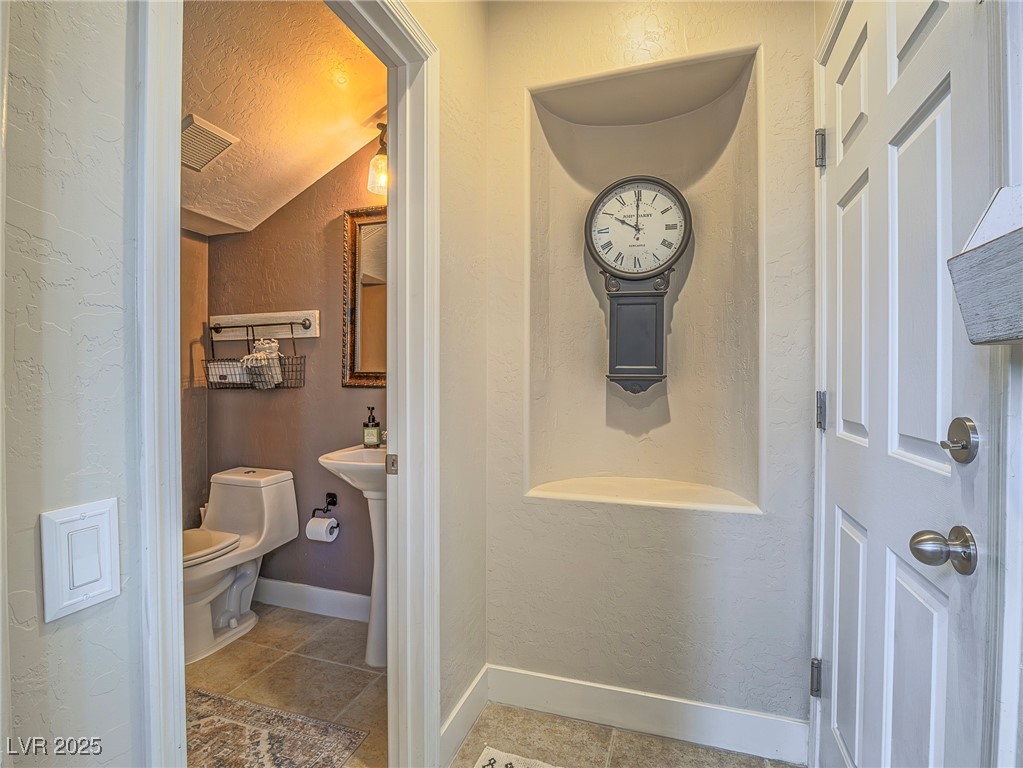 Henderson, Nevada 89044, United States, 4 Bedrooms Bedrooms, ,4 BathroomsBathrooms,Residential,Active,250100