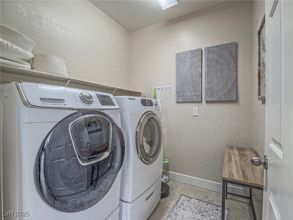 Henderson, Nevada 89044, United States, 4 Bedrooms Bedrooms, ,4 BathroomsBathrooms,Residential,Active,250100