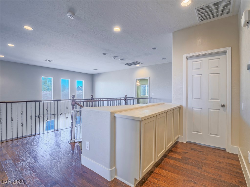 Henderson, Nevada 89044, United States, 4 Bedrooms Bedrooms, ,4 BathroomsBathrooms,Residential,Active,250100