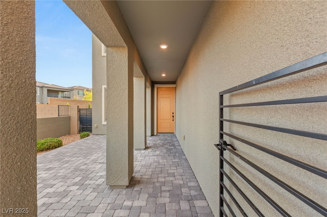 Properties 2 389 Red Feather Peak Court