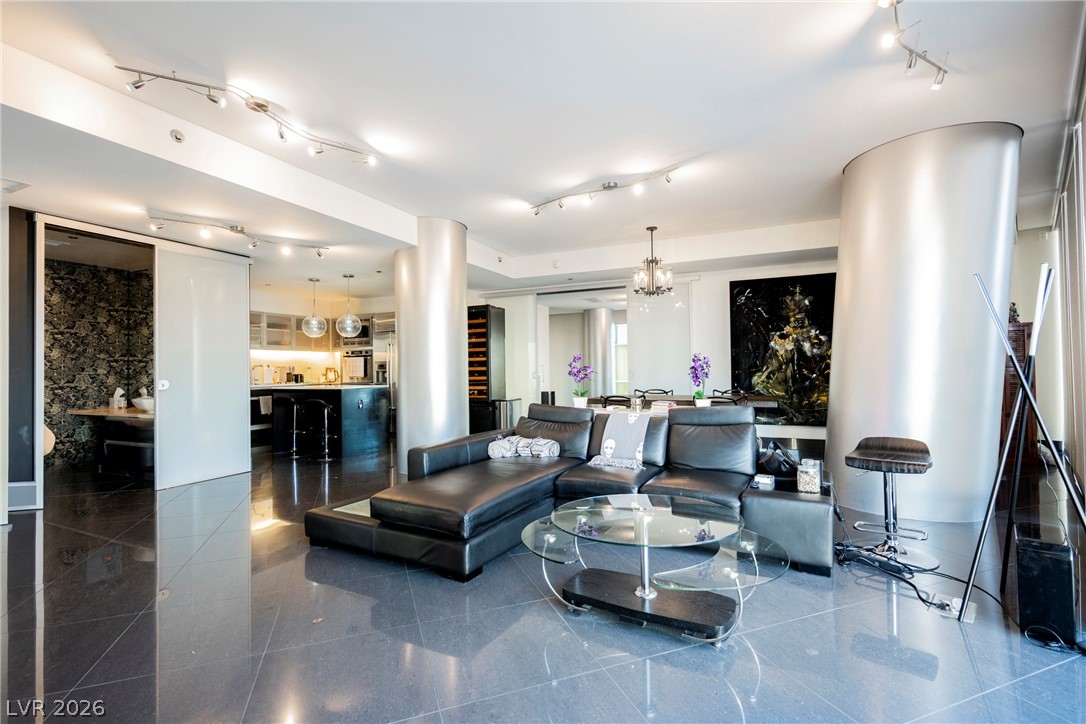 3722 Las Vegas Boulevard 907