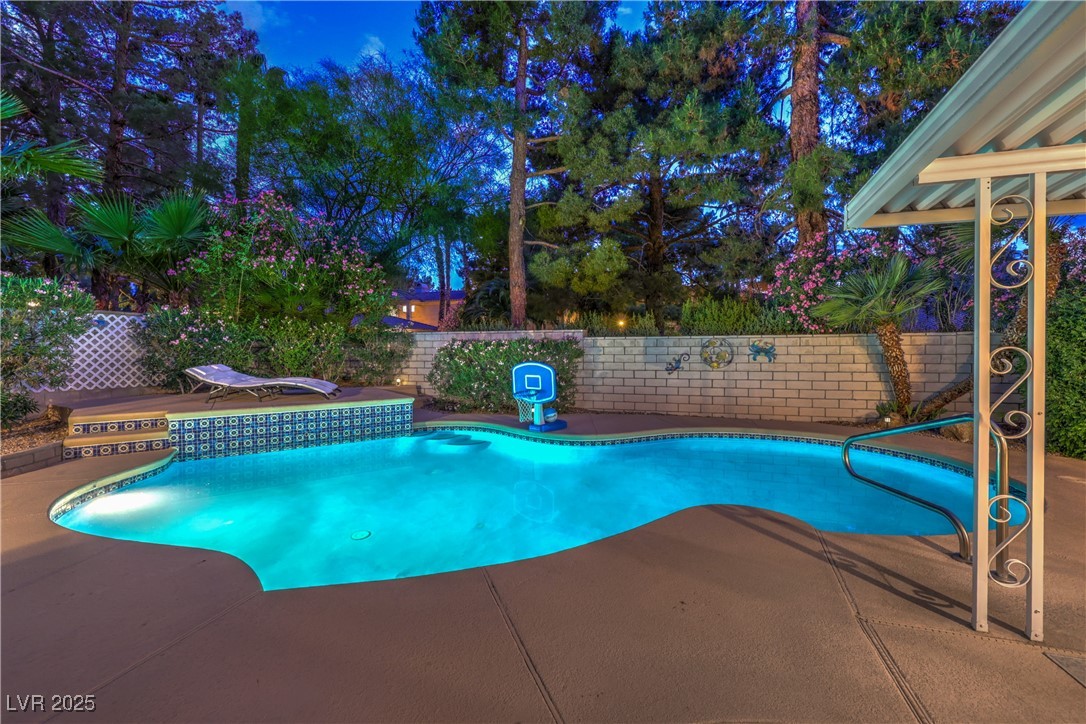 2231 Marlboro Drive, Henderson, Nevada image 2