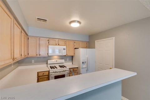 Townhouse For Rent - 2117 Willowbury Drive #D<br/> Clark County, Las Vegas, NV 89108