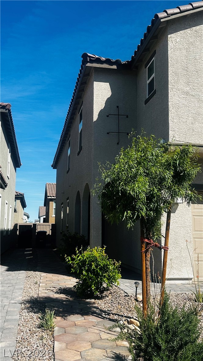 8748 Crestwood Hills Street