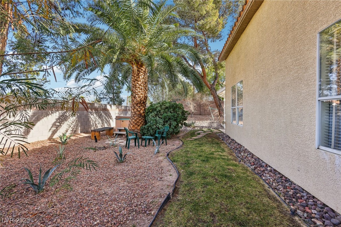 Henderson, Nevada 89074, United States, 4 Bedrooms Bedrooms, ,3 BathroomsBathrooms,Residential,Pending,7387