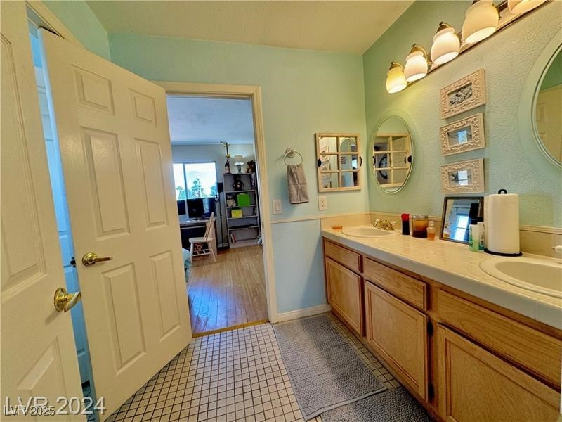 Henderson, Nevada 89074, United States, 4 Bedrooms Bedrooms, ,3 BathroomsBathrooms,Residential,Pending,7387